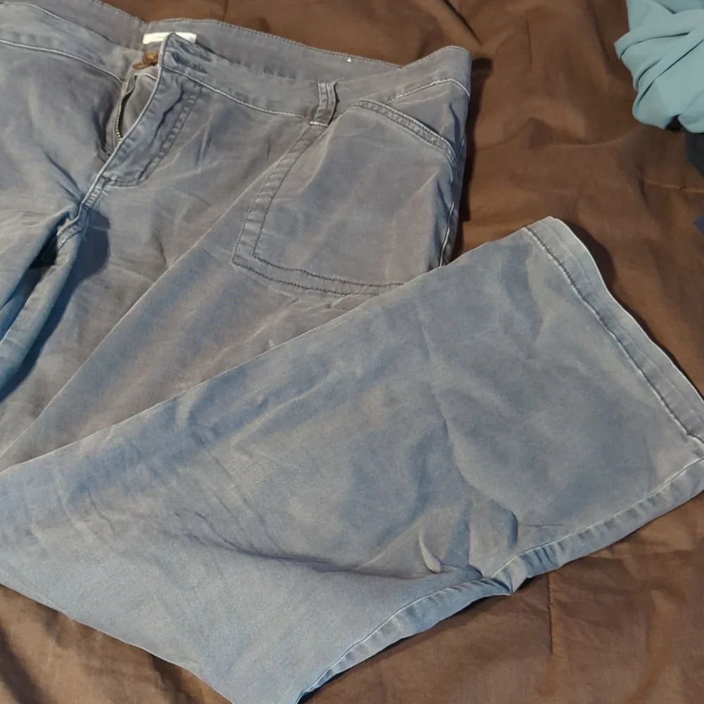Grey pants - Picture 2 of 4